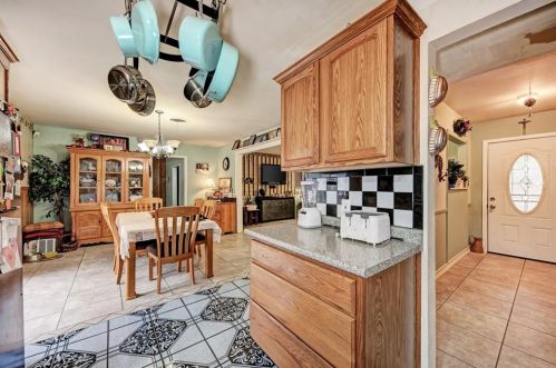 1617 Ashberry Dr, Austin TX  78723-1106 exterior