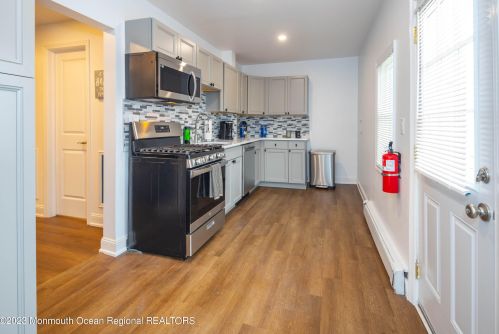 25 Monmouth Ave, Middletown NJ  07748-5732 exterior