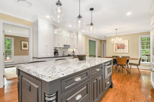 31 Hollow Tree Pl, Wilton CT  06897-2314 exterior