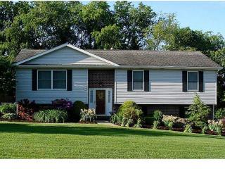 22 Holyoke Dr, Greensburg, PA 15601-1136