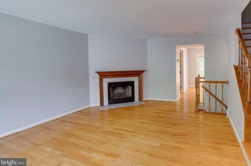 12620 Monarch Ct, Woodbridge VA  22192-5167 exterior