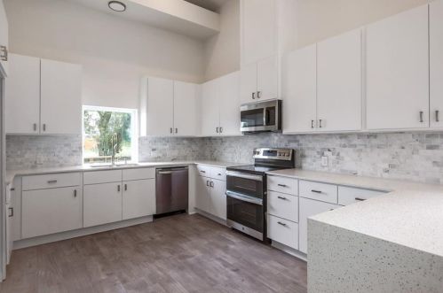 5008 Baker St, Austin TX  78721-1511 exterior