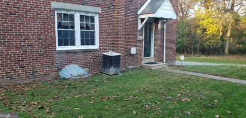 6472 Henry Ave, Philadelphia PA  19128-1507 exterior