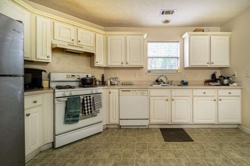420 Gresham Dr, Stockbridge GA  30281-7715 exterior