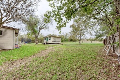 810 Sledge St, Uhland TX 78640-5609 exterior