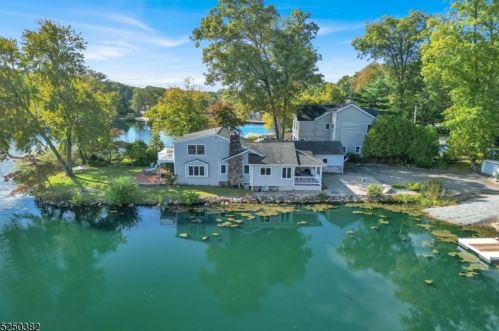 28 Lakewood Dr, Parsippany, NJ 07834-2818