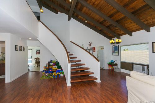 7152 Makaa St, Honolulu, HI 96825-3103