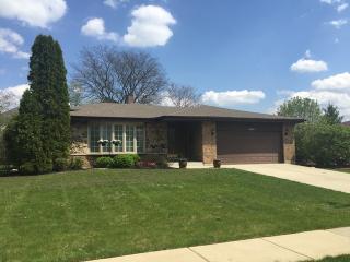 7929 Grant St, Oak Brook, IL 60561-5023