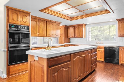 2515 Willow Hl Dr, Sandy UT 84093-1894 exterior