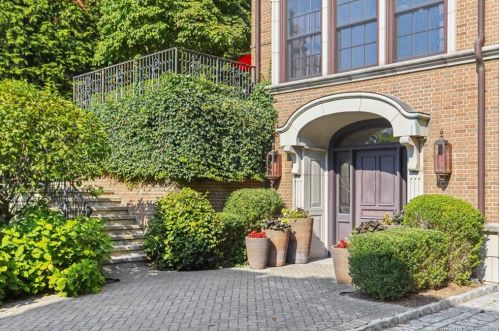 20 Davenport Ave, Greenwich, CT 06830-7105