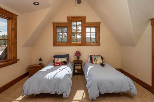 10237 Dick Barter, Truckee CA  96161-5172 exterior