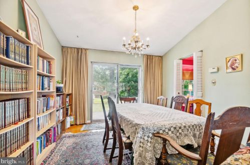 10905 Oakwood St, Silver Spring MD 20901-1238 exterior