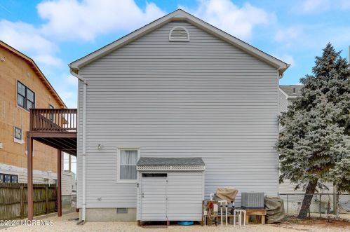 16 Pennsylvania Ave, Lavallette NJ 08735-2437 exterior