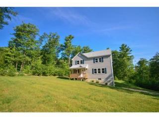 81 Deerfield Rd, Nottingham, NH 03290