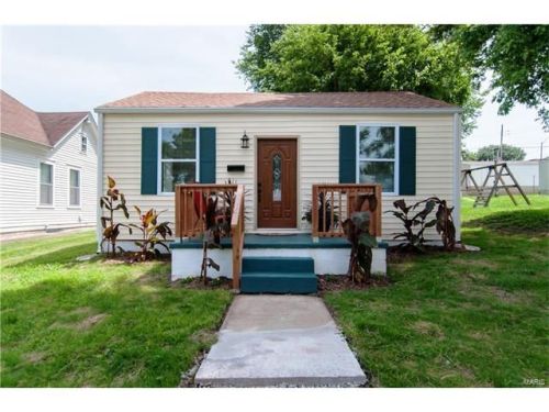 216 Center St, Lebanon, IL 62254-1410