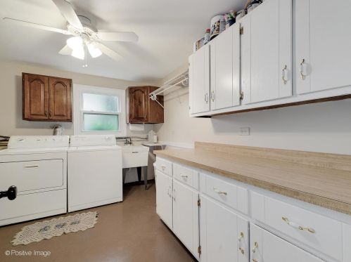 452 Cochise Ct, Carol Stream IL  60188-1515 exterior