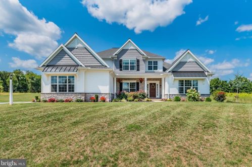 4 Peyton Dr, Carlisle PA  17015-8548 exterior