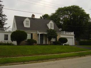 2804 Buckingham Dr, Rockford, IL 61107-1915
