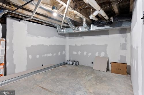 6110 Hegerman St, Philadelphia PA 19135-2805 exterior