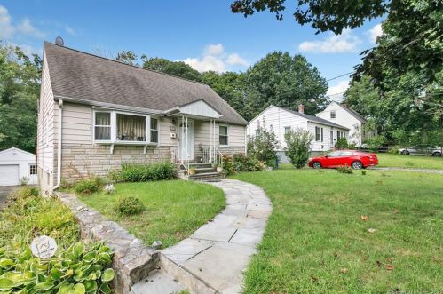 35 Chatham Dr, Norwalk, CT 06854-2502