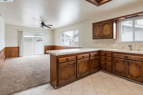 1994 Evergreen Ave, San Leandro CA 94577-6202 exterior