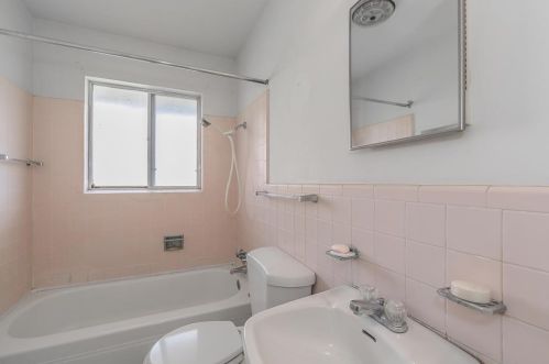 1811 Pleasant Run Rd, Carrollton TX 75006-7539 exterior