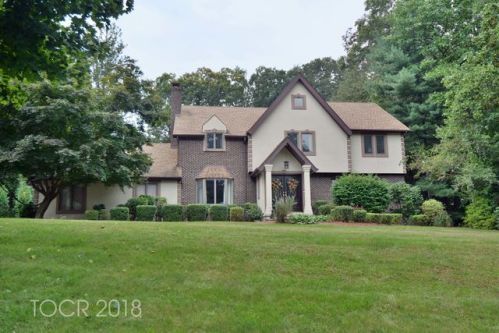 2 Watch Hill Rd, Mahwah, NJ 07430-3047