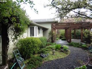 3355 Fillmore St, Eugene OR  97405-1923 exterior