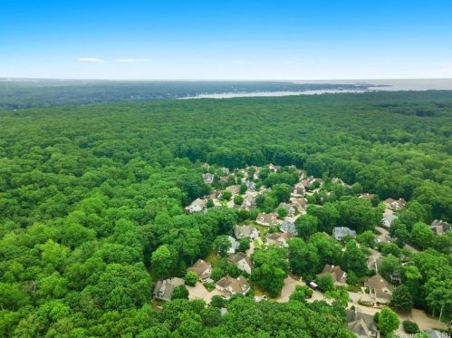 3 Carlisle Ln, Niantic, CT 06357-1249