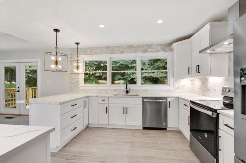 5730 Kayron Dr, Atlanta GA  30328-5120 exterior