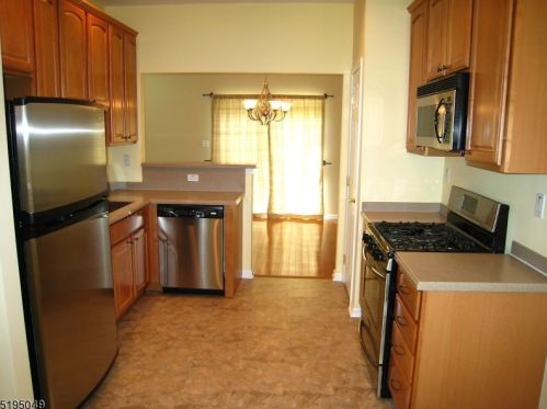 14 Scarlet Oak Dr, Princeton NJ  08540-4610 exterior