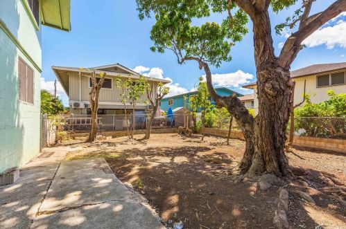 2015 Kealoha St, Honolulu HI  96819-4130 exterior