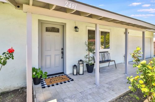 2491 Royal Ave, Simi Valley CA 93065-4765 exterior