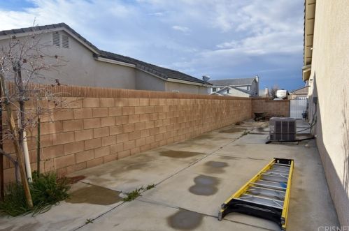 2040 Avenue, Lancaster CA exterior