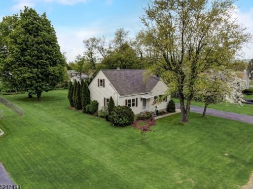 23 Evagrod St, Bridgewater, NJ 08807-3236