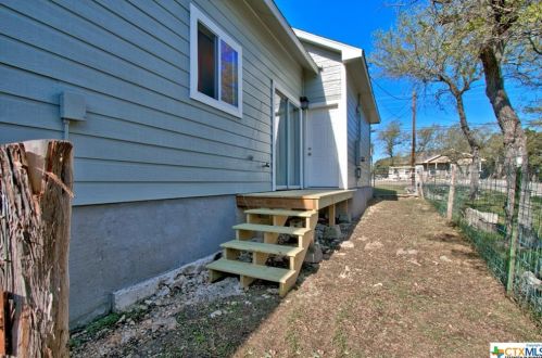 1891 Tanglewood Trl Ct, Spring Branch TX 78070-5237 exterior