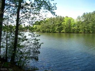 1206 Lakeview Dr, Portsmouth, VA 23701-3613