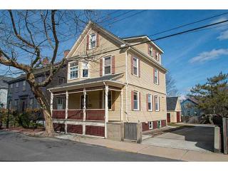 79 3rd St, Middletown, RI 02840-1933