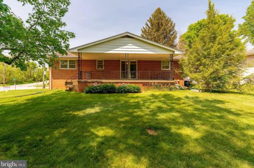 2098 Loman Dr, York, PA 17408-4214