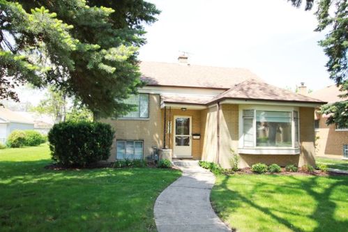 9022 Bartlett Ave, Brookfield, IL 60513-1028