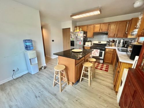 1122 Bradbury Cir, Carol Stream IL  60188-3903 exterior