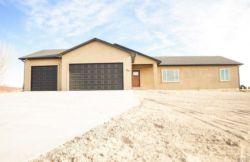 669 Milt Dr, Pueblo, CO 81007-1129