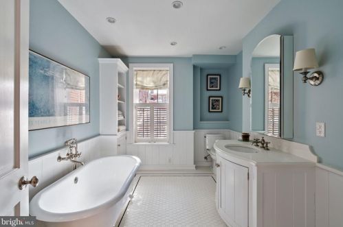 1812 Delancey Pl, Philadelphia PA  19103-6612 exterior