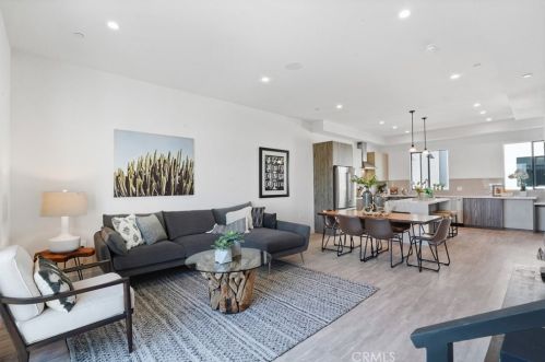 6706 Royce Dr, Van Nuys, CA 91411-3715