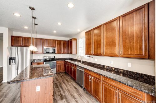 280 Elk Ct, Aurora CO 80016-4104 exterior