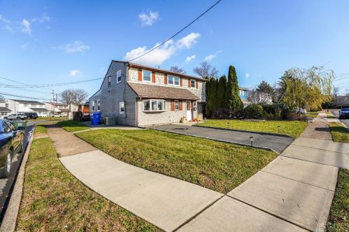 92 Pine St, Iselin, NJ 08830-1927