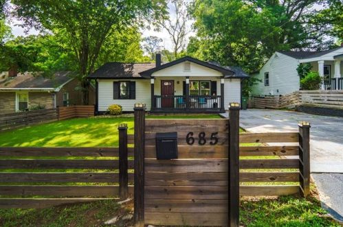 685 Cedar Ave, Atlanta GA  30318-6217 exterior