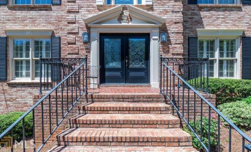 2850 Cravey Trl, Atlanta, GA 30345-1424
