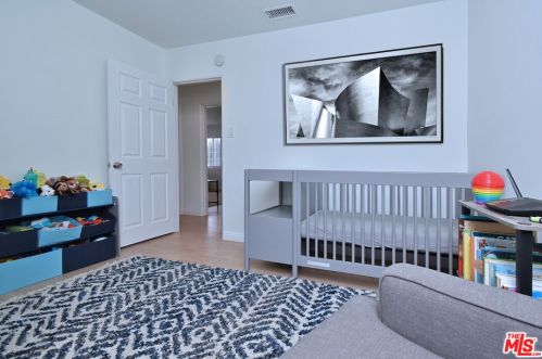 15220 Morrison St, Van Nuys CA  91403-1503 exterior