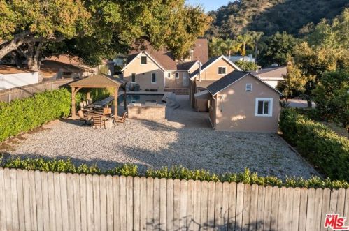 2417 Glenoaks Blvd, Glendale CA  91206-3027 exterior